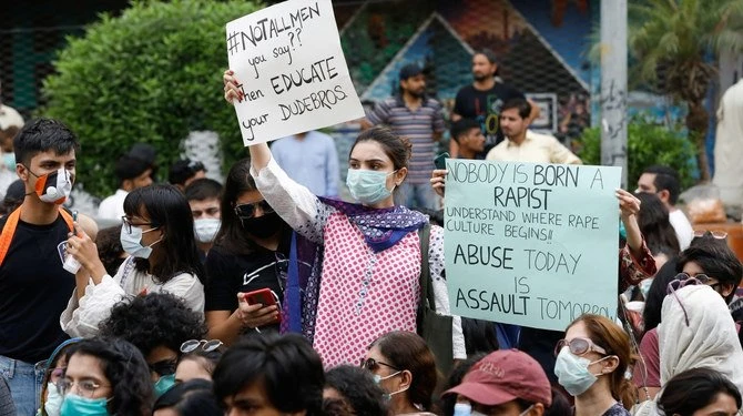 Une hotline 100% femmes pour encourager les Pakistanaises à signaler les abus
