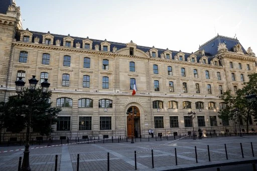 Attaqués au couteau par un déséquilibré, trois blessés graves en Hauts-de-Seine