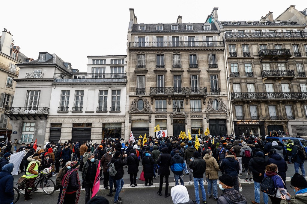 Sous les banderoles «Un toit c'est un droit» ou «Logement vides, rues pleines», plusieurs membres d'associations, comme Attac, ou du parti Europe Ecologie les Verts (EELV), ont participé à cette manifestation qui s'est élancée devant le ministère du Logement.(AFP)