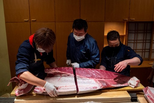 Japon: une célèbre vente aux enchères de thon affectée par la pandémie