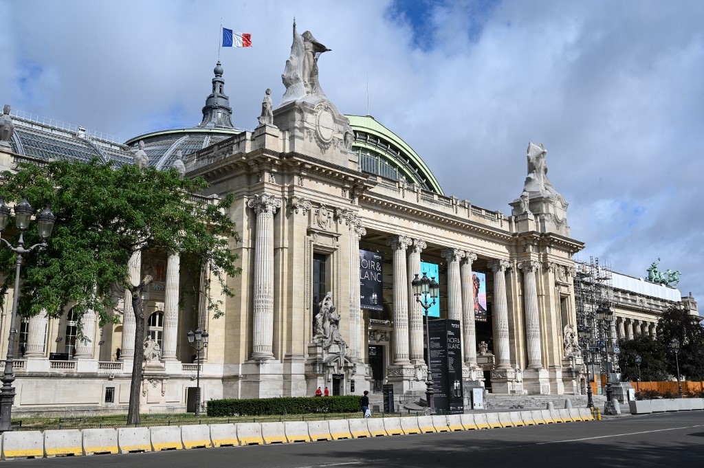Création de «Grand Palais immersif» pour produire des expositions numériques