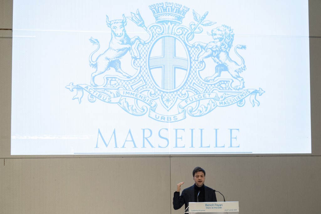 Benoit Payan, le maire nouvellement élu de Marseille, donne une conférence de presse dans la ville portuaire de Marseille, dans le sud de la France, le 7 janvier 2021. (Christophe SIMON / AFP)