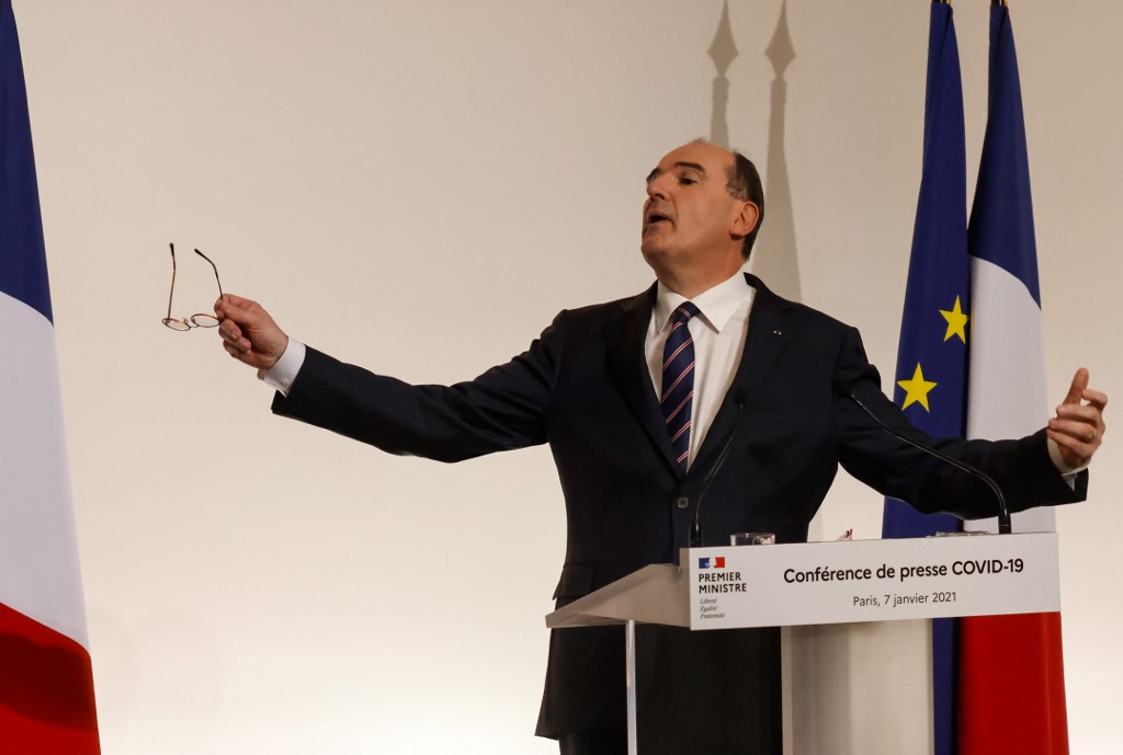 Face à la situation «fragile», Paris maintient les restrictions, accélère la vaccination