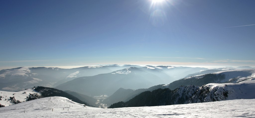 Photo du massif des Vosges réalisée au sommet du Hohneck dans le domaine skiable de La Bresse-Hohneck, le 30 janvier 2006 à La Bresse. (AFP)