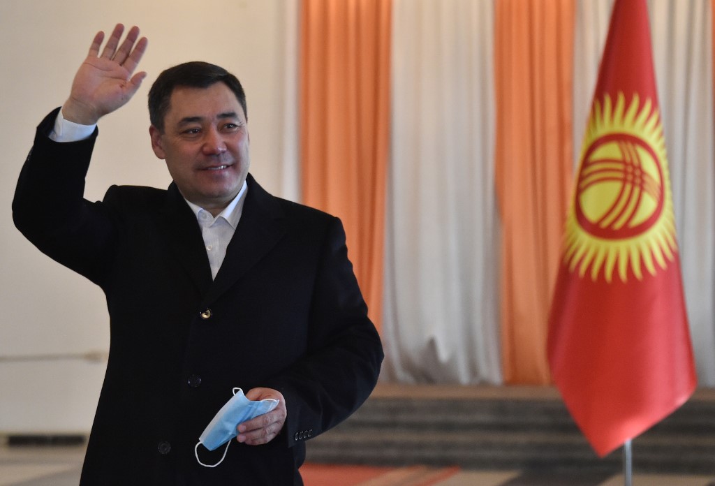 Le candidat présidentiel kirghize Sadyr Japarov lors de l'élection présidentielle kirghize et d'un référendum sur le système gouvernemental à Bichkek. (AFP)