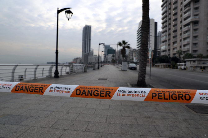 Une vue de la promenade du front de mer de Beyrouth déserte et fermée alors que le Liban entame un nouveau confinement de trois semaines au milieu d'une vague record de nouveaux cas de coronavirus après les vacances. (Photo AP / Bilal Hussein)