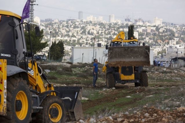 Israël a fait part de plans pour construire 800 nouvelles maisons de colons en Cisjordanie occupée, une décision qui pourrait tendre les relations avec la nouvelle administration du président élu Joe Biden. (Fichier/AP)