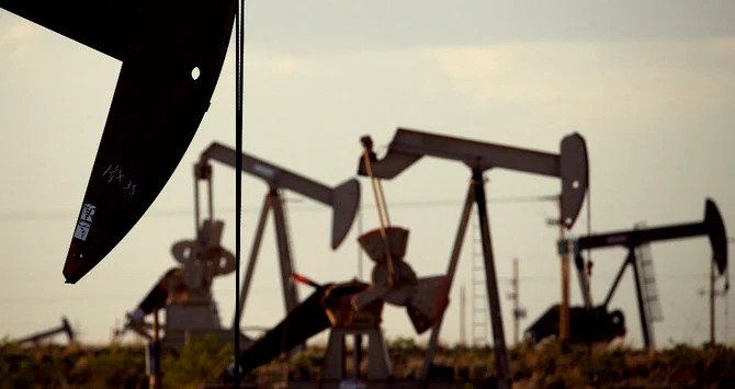 Dopés par les coupes saoudiennes, les prix du pétrole renouent avec la hausse