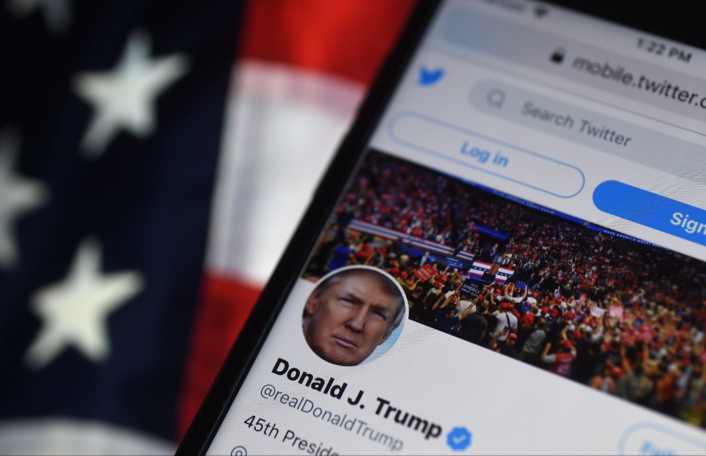 Les principaux réseaux sociaux ont suspendu les comptes de M. Trump, qui y a des millions d'abonnés, après l'attaque du Capitole. (AFP)