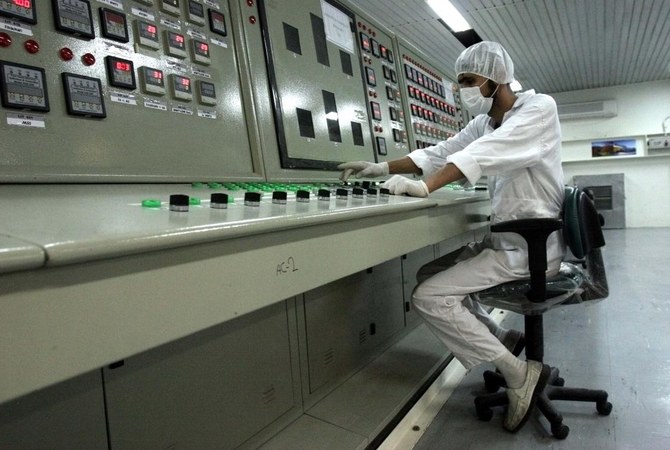 Un technicien travaillant à l'usine de conversion d'uranium, près de la ville d'Ispahan, en Iran, à 255 miles (410 kilomètres) au sud de la capitale Téhéran. (Fichier/AP)