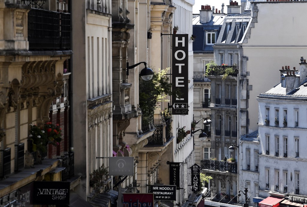 Paralysée par la pandémie qui dure, l'hôtellerie en France vit un scénario-catastrophe