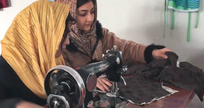 En Afghanistan, le réfugié qui aide les veuves à vaincre la pauvreté