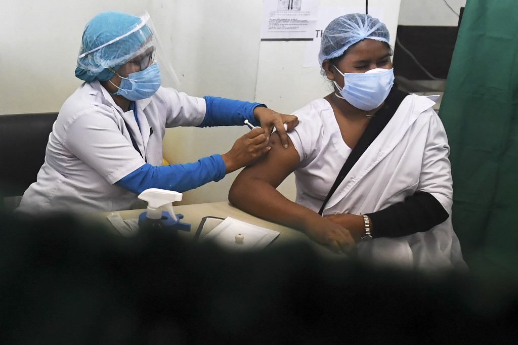 L'une des plus grandes campagnes de vaccination au monde contre le Covid-19 a débuté samedi en Inde, qui prévoit d'immuniser 300 millions de personnes d'ici juillet. (AFP)