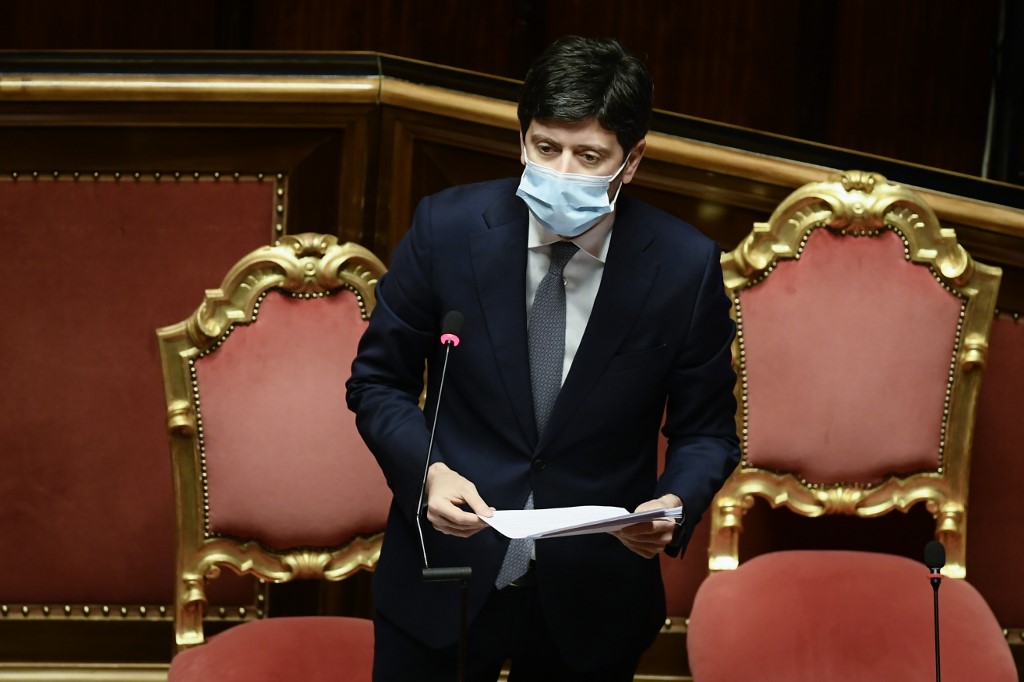 Le ministre italien de la Santé, Roberto Speranza, s'adresse aux législateurs sur les nouvelles restrictions relatives aux coronavirus le 13 janvier 2021 à la Chambre des députés à Rome. (AFP)