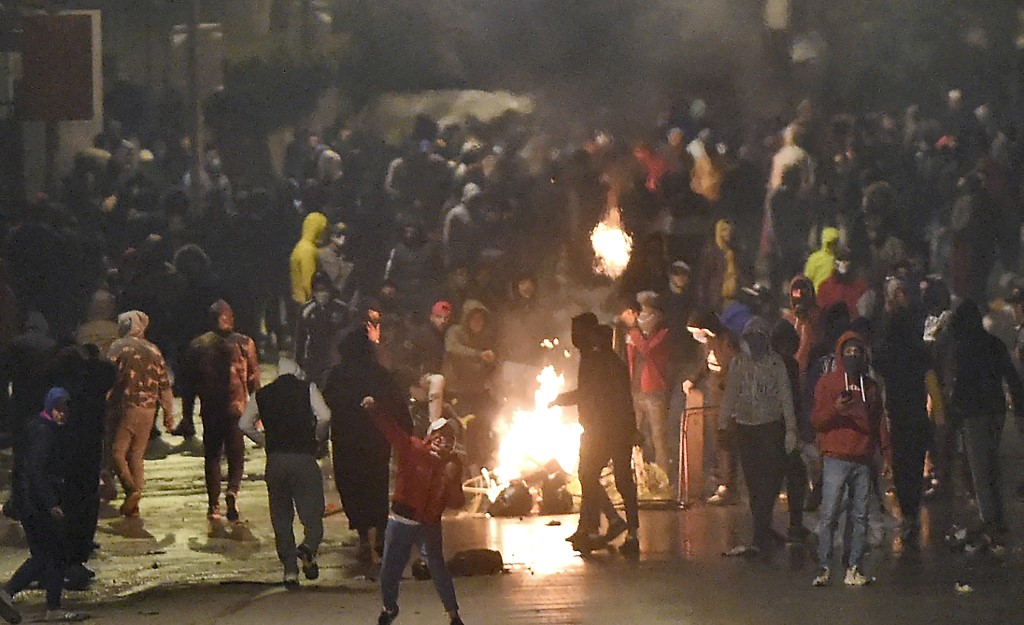 En images: la Tunisie à feu et à flammes durant trois nuits consécutives