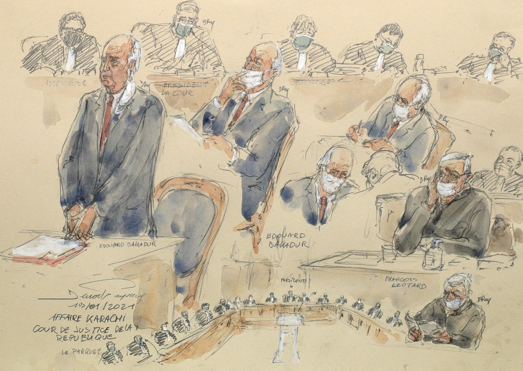 Un croquis de la salle d'audience montre l'ancien Premier ministre français Edouard Balladur et son ancien ministre de la Défense François Leotard. (AFP)