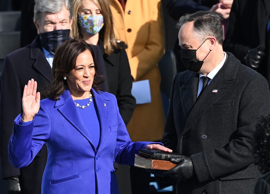 Kamala Harris brise un nouveau plafond de verre, une vice-présidente historique