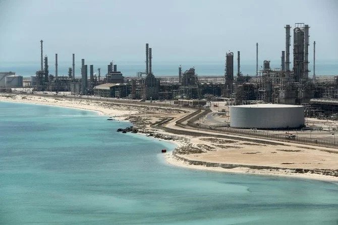 Les réductions saoudiennes soudaines impactent le marché pétrolier