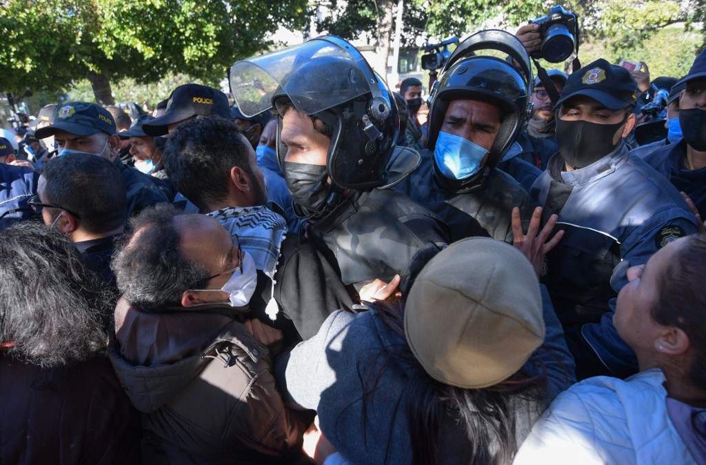 Tunisie: En attendant les solutions consensuelles