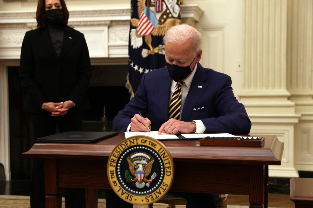 Biden dresse un tableau sombre de la crise économique et sanitaire «qui empire»