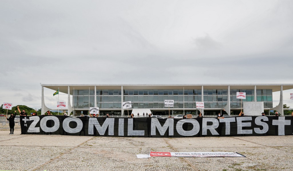 Brésil: des milliers de manifestants contre la gestion de la pandémie par Bolsonaro