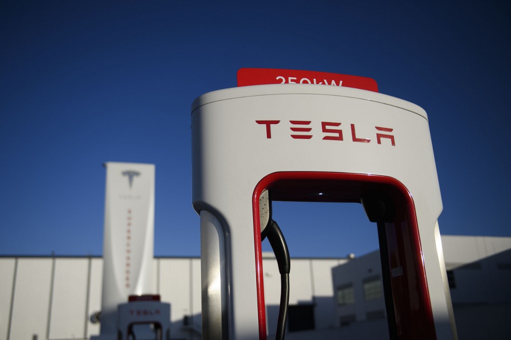 Tesla accuse un ancien salarié du vol de 26.000 fichiers confidentiels