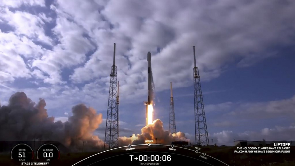 Une fusée de SpaceX envoie un nombre record de satellites dans l'espace