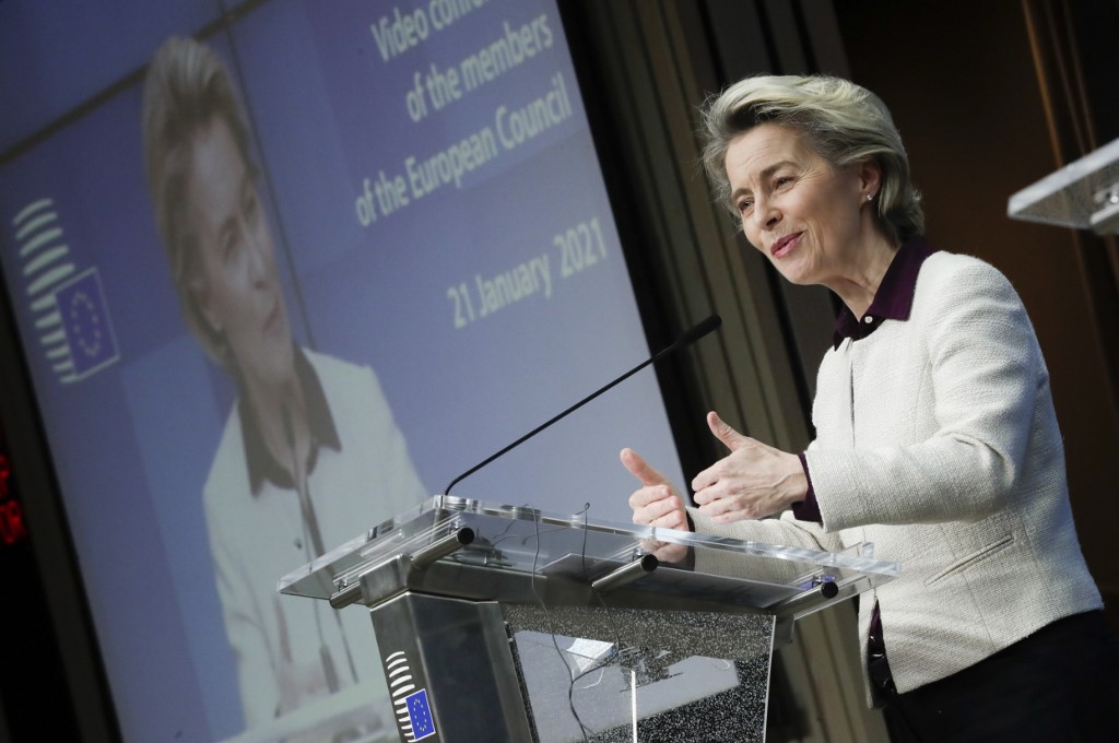 La présidente de la Commission européenne, Ursula von der Leyen, donne un presser à l'issue d'une vidéoconférence des membres du Conseil européen consacrée à la pandémie de Covid-19, à Bruxelles, le 21 janvier 2021. (AFP)