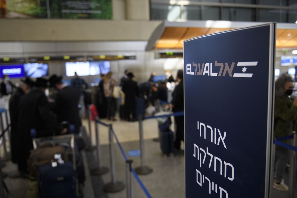 Les autorités israéliennes ont imposé fin décembre un troisième confinement pour tenter de venir à bout de la pandémie. Mardi, les vols internationaux ont été suspendus au moins jusqu'au 31 janvier. (AFP)