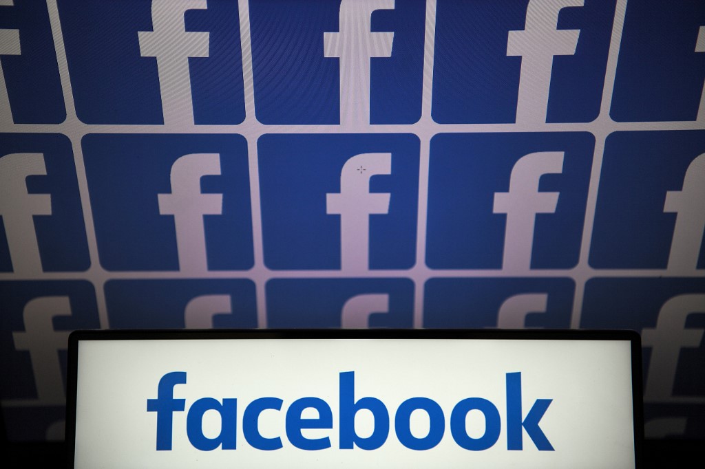Facebook conclut l'année de la pandémie en beauté, se montre prudent pour 2021