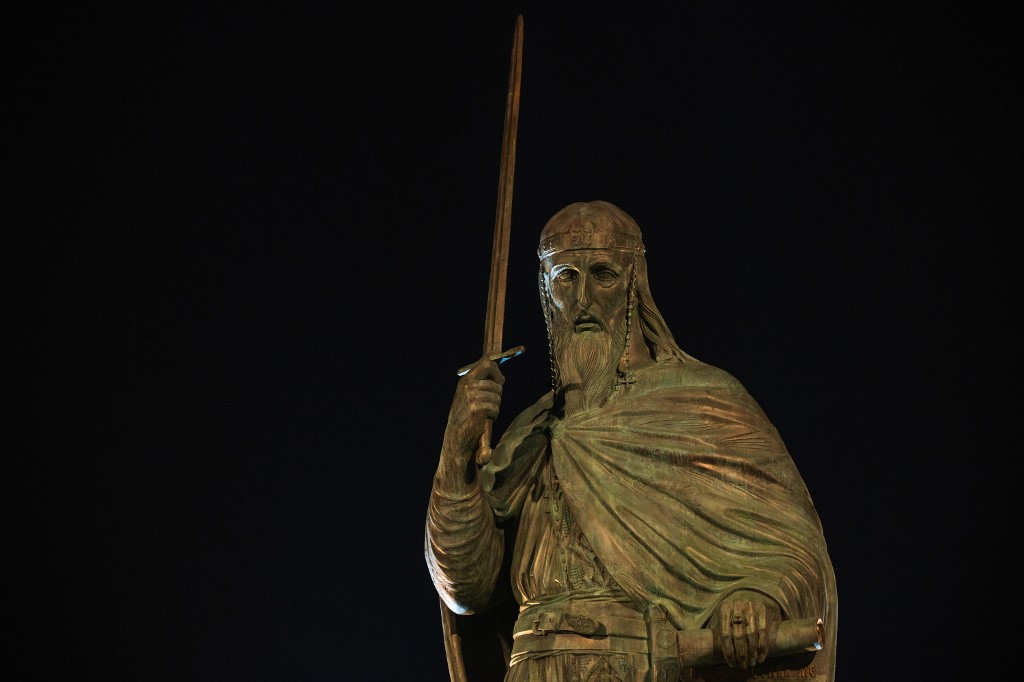 «Kitsch» ou «avant-gardiste»? Remous autour d'une statue à Belgrade