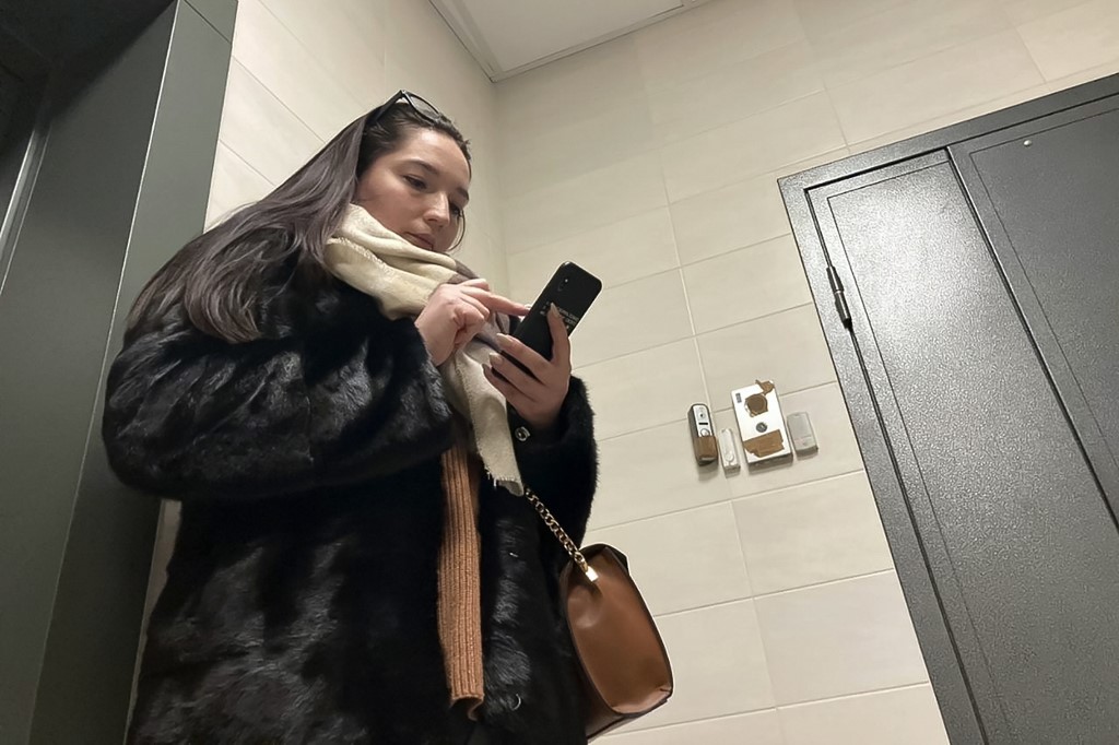 Des proches de l'opposant Navalny placés en détention après des perquisitions