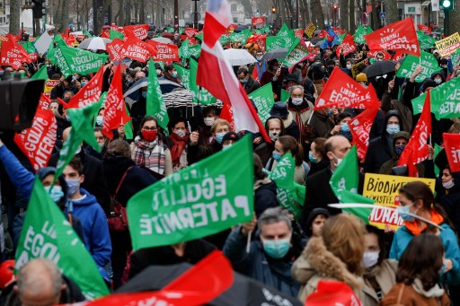Projet de loi bioéthique: incidents entre pro et anti PMA à Lyon