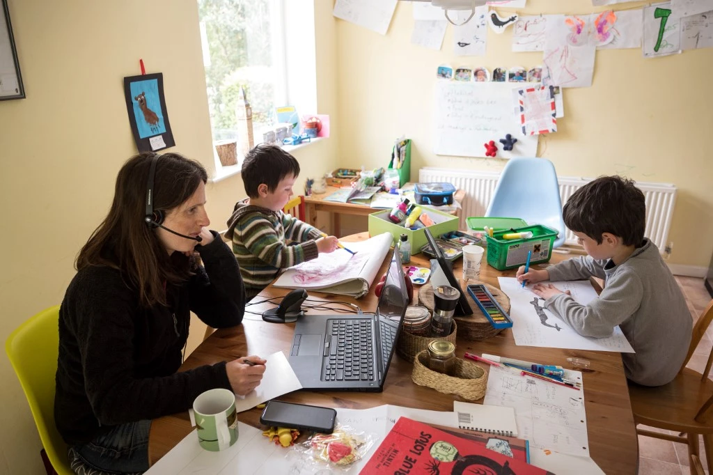 le recours au télétravail devrait quintupler d'ici 2025 au Royaume-Uni après les habitudes prises pendant les confinements occasionnés par la crise sanitaire. (photo AFP)