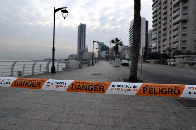 Une vue de la promenade du front de mer de Beyrouth déserte et fermée alors que le Liban entame un nouveau confinement de trois semaines au milieu d'une vague record de nouveaux cas de coronavirus après les vacances. (Photo AP / Bilal Hussein)