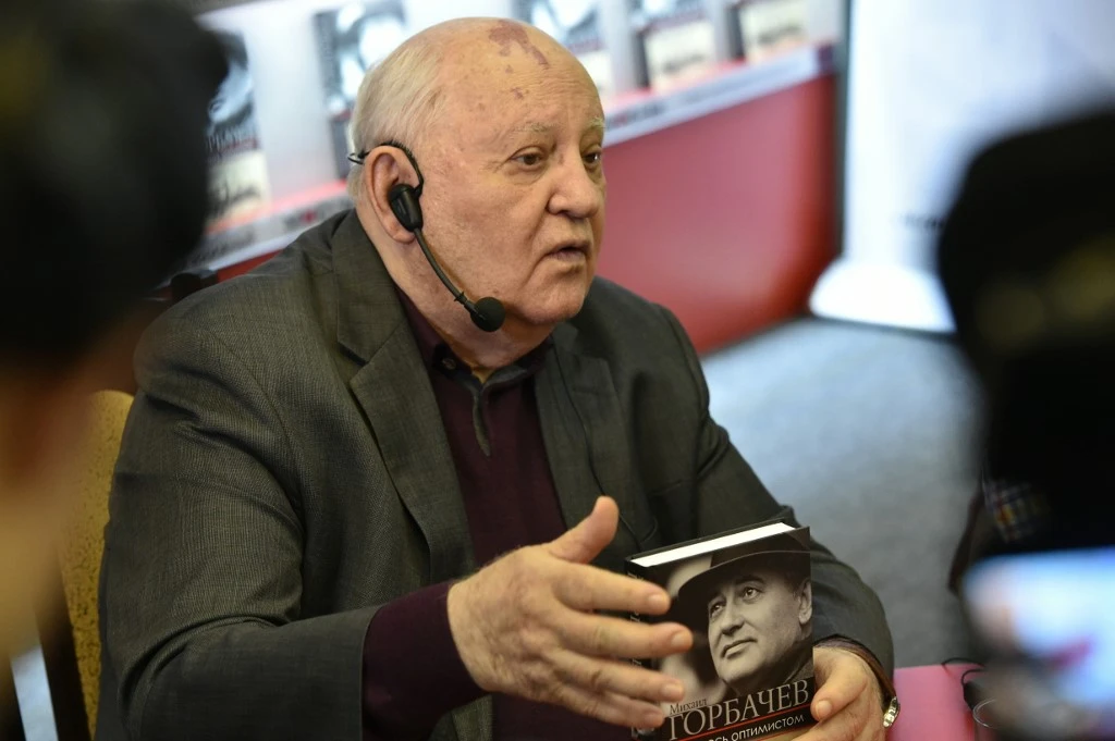 L'ancien chef de l'URSS Mikhail Gorbatchev prend la parole lors de la présentation de son livre "Je reste un optimiste" dans une librairie de Moscou, le 10 octobre 2017. (AFP)