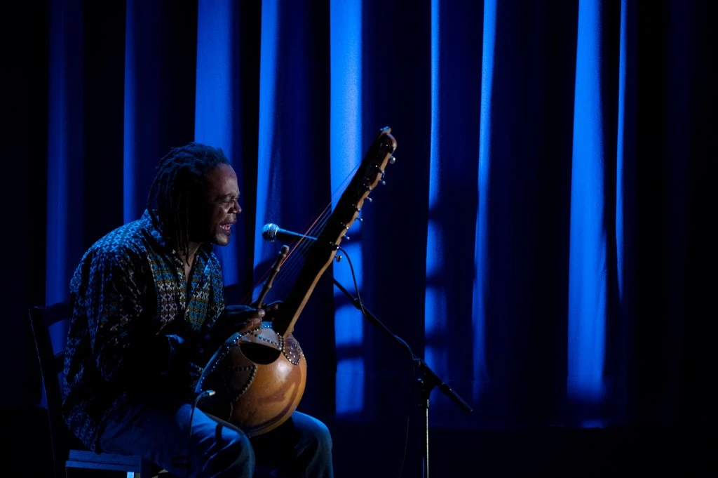 Le musicien burkinabé Simon Winse lors d'une répétition de la pièce «Traces» à la veille de la dernière édition du festival d'Avignon. (AFP)