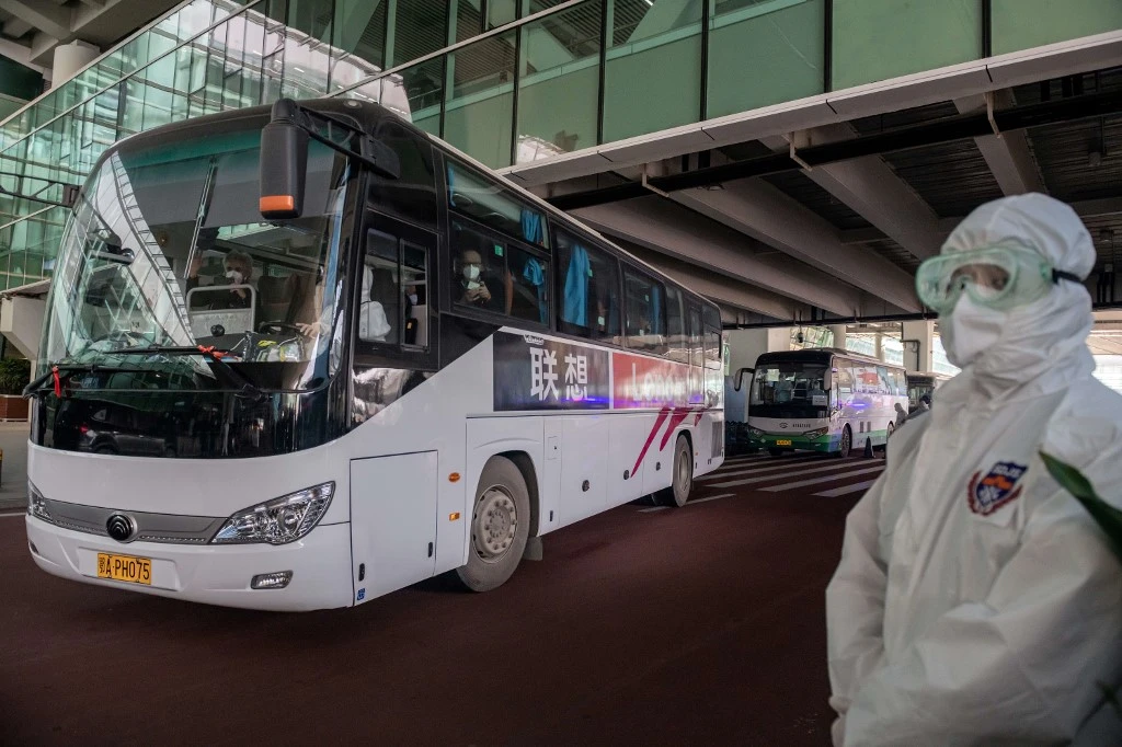 Chine: deux experts de l'OMS bloqués à Singapour pour des tests Covid