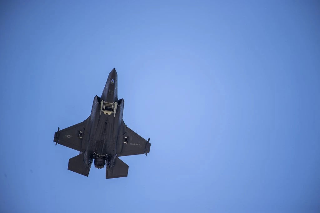 Un avion de chasse F-35 survole la Maison Blanche le 12 juin 2019 à Washington DC. (AFP)