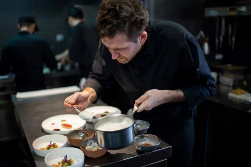 Alexandre Mazzia: le chef qui embarque avec des goûts d'enfance pimentés