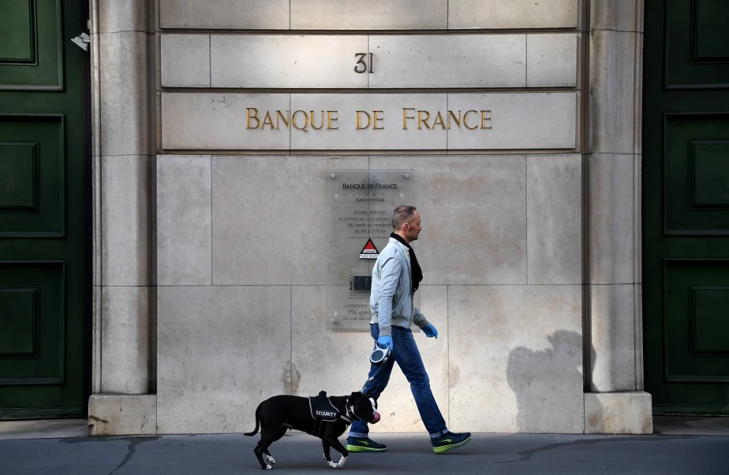 Une photographie prise le 27 mars 2020 montre l'enseigne de la Banque de France à Paris. (AFP)