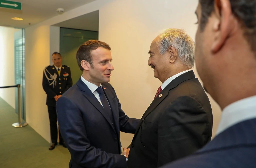 De la Libye à l’Algérie, les difficiles choix de la France au Maghreb