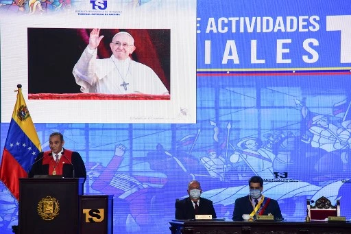 Le pape incite les journalistes à enquêter sur le terrain