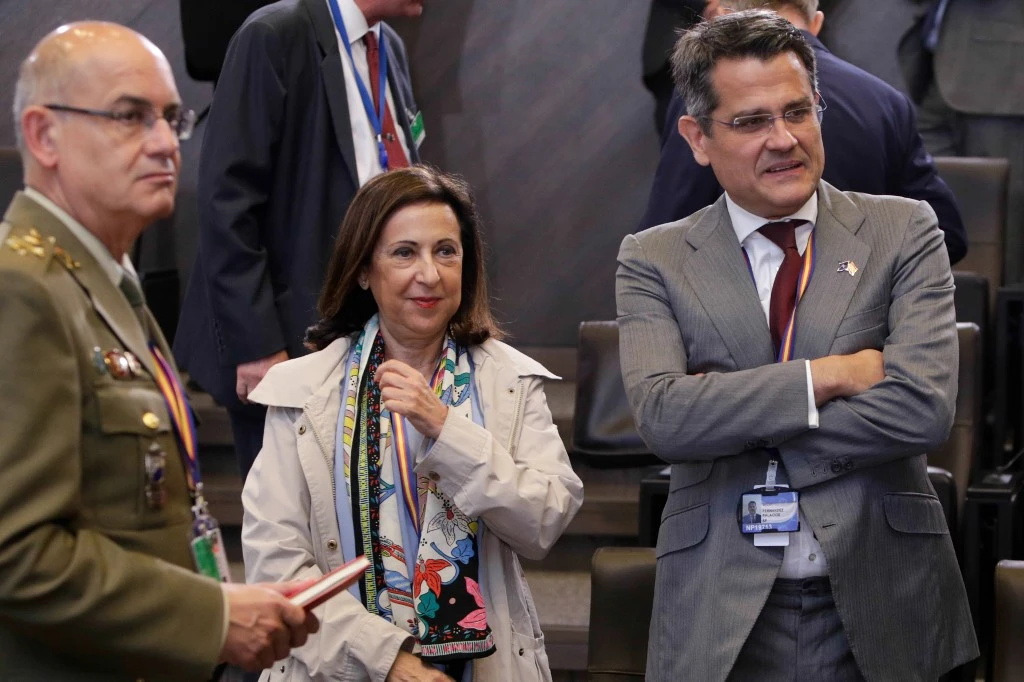 La ministre espagnole de la Défense, Margarita Robles (C), lors de la réunion des ministres de la Défense au siège de l'OTAN à Bruxelles le 26 juin 2019. (AFP)