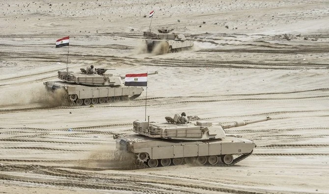 Des chars égyptiens prennent part aux manœuvres militaires du Bouclier arabe dans la base militaire de Mohamed Naguib, à Marsa Matrouh au nord-ouest de la capitale, Le Caire. (photo d’archives/ AFP)