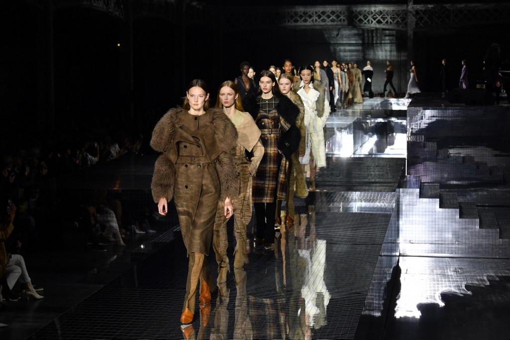Fashion Week de Londres: l'explorateur Burberry à la conquête des réseaux sociaux