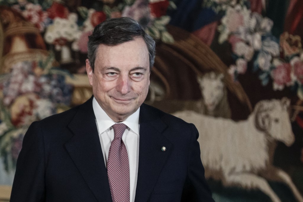 Mario Draghi prête serment pour diriger l'Italie