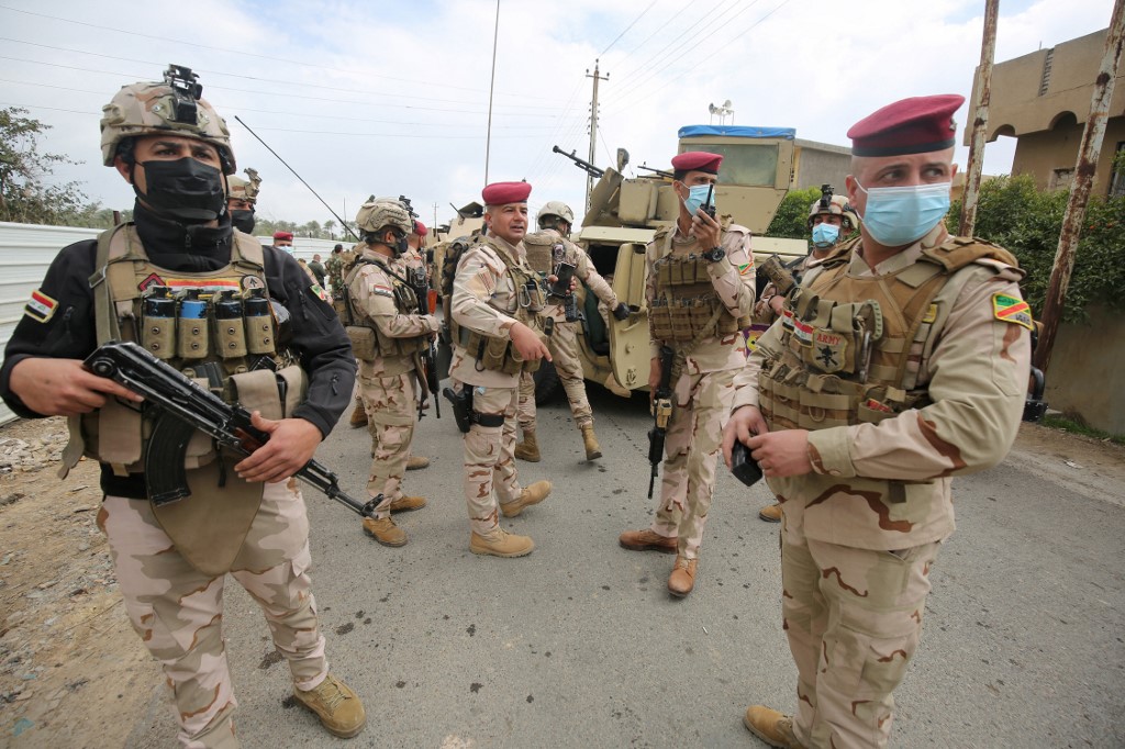 Irak: tirs de roquettes contre une base aérienne durant un raid antijihadiste
