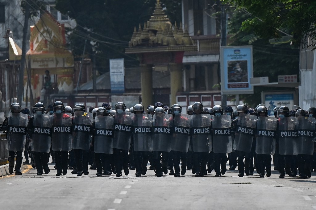 Birmanie: des milliers de manifestants bravent les menaces de la junte