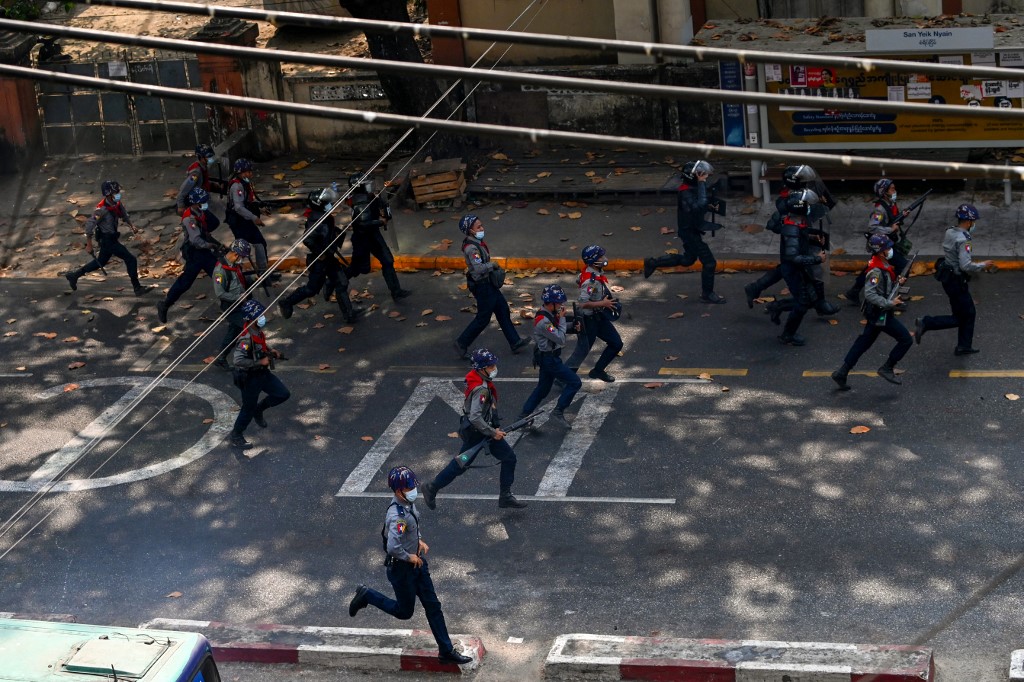 Birmanie: balles en caoutchouc contre les manifestants